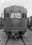 152745 Afbeelding van de kop van een electrisch treinstel mat. 1936 van de N.S. te Tilburg dat tijdens de oorlog ...